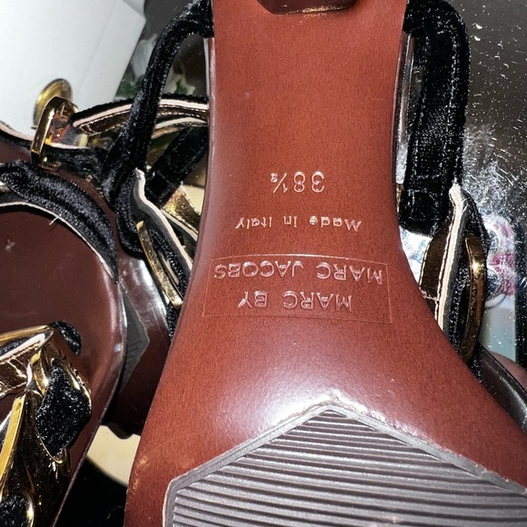 Beautiful gold black Marc Jacob’s heels - Picture 7 of 7